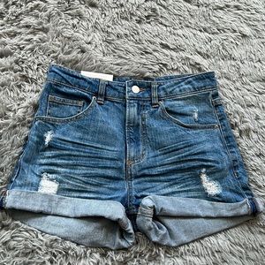 H & M womens jean shorts. Size 4. NWT.